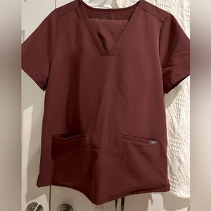 L FIGS Casma 3 pocket top, L FIGS Zamora joggers in a burgundy tone. STAIN